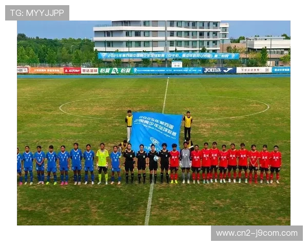 聚焦足球裁判公平执法探讨维护赛场公正与体育精神的实践路径